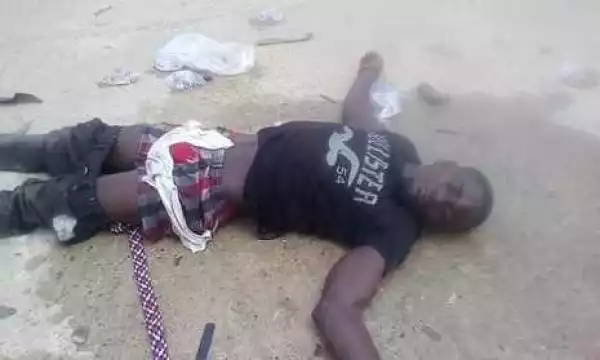 Armed Robber Caught in Bayelsa State Shock Many By Pretending to Be Dead (Photos)
